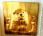 Preview: Liebevoll graviertes Otter-Holzkunstwerk mit Herz