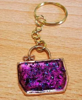 Schlüsselanhänger Handtasche violett mit Sprenkel