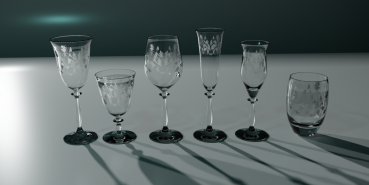 Gläser mit floralem Muster