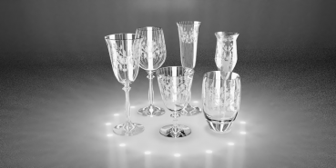 Gläser mit floralem Muster