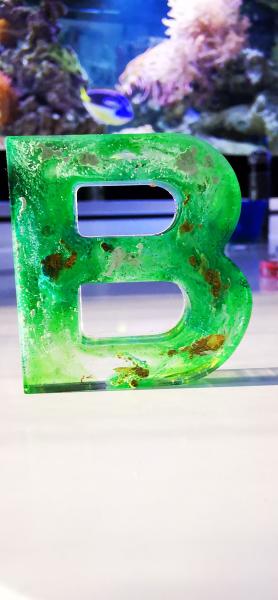 Kunstharz-Buchstaben