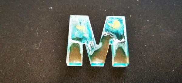 Resin-letters