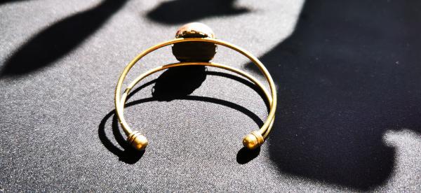 Armreif mit glattem Cabochon pink